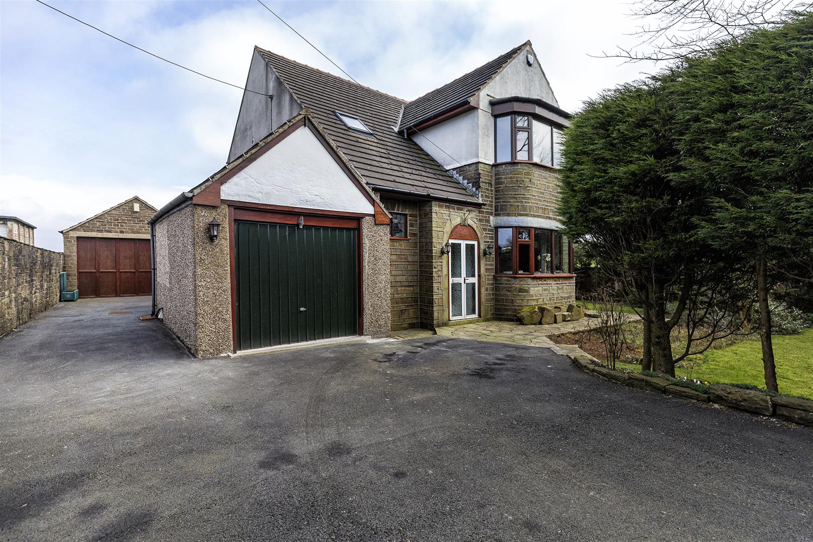 House Detached Stainland Road, Holywell Green, Halifax